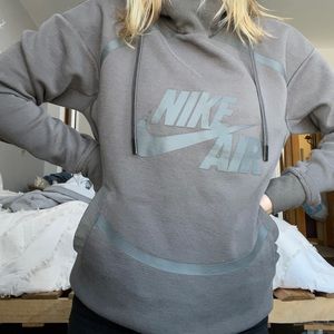 nike sweatshirt